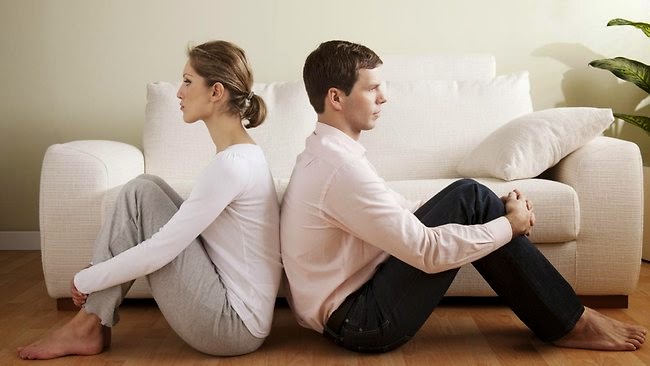 12 φράσεις που προδίδουν ότι κάποιος είναι πραγματικά δυστυχισμένος σε μια σχέση