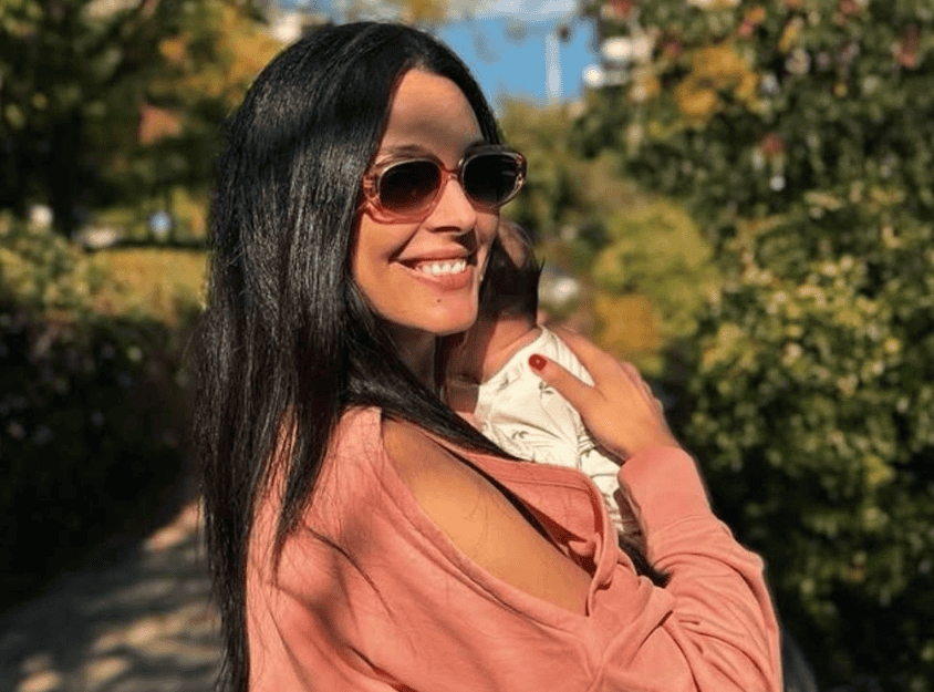 Ιωάννα Τριανταφυλλίδου: Φωτογραφίζει τον Kίμωνα Κουρή ναι παίζει πιάνο με τον 3 μηνών γιο τους