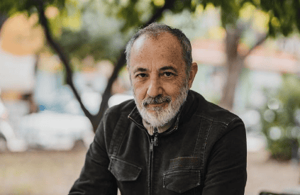 Στέλιος Μάινας: Η καριέρα του ναυτικού που δεν άντεχε και το θέατρο – «Το κοινό δεν το κοροϊδεύεις»