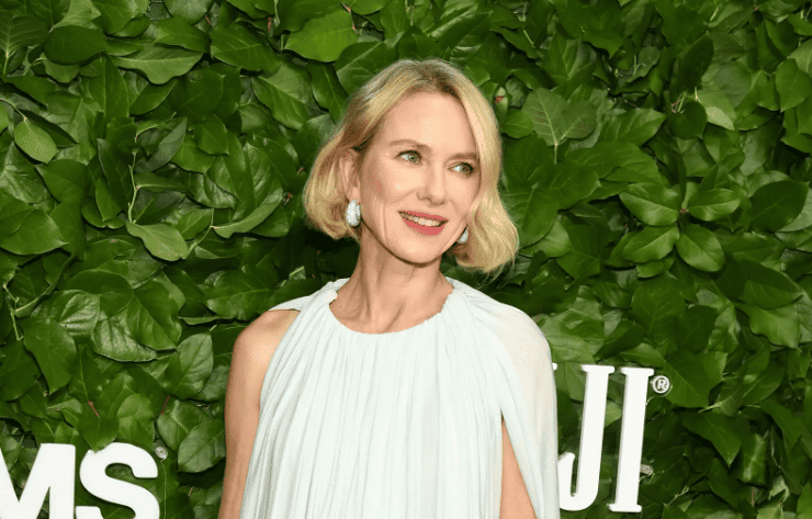 Ναόμι Γουότς: Απόλυτα κομψή με custom δημιουργία Calvin Klein στα Gotham Film Awards