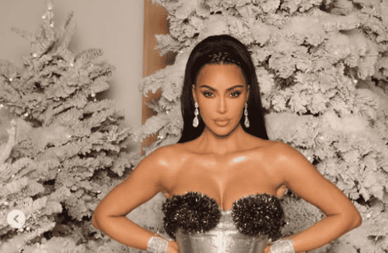 Κιμ Καρντάσιαν: Statement εμφάνιση υψηλής λάμψης με vintage δημιουργία του Τιερί Μιγκλέρ