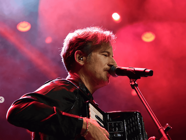 Κωστής Μαραβέγιας: Επικό τρολάρισμα στο TikTok – «Ο γνήσιος influencer, ο σωστός… Πάντα έτοιμος για selfie!»