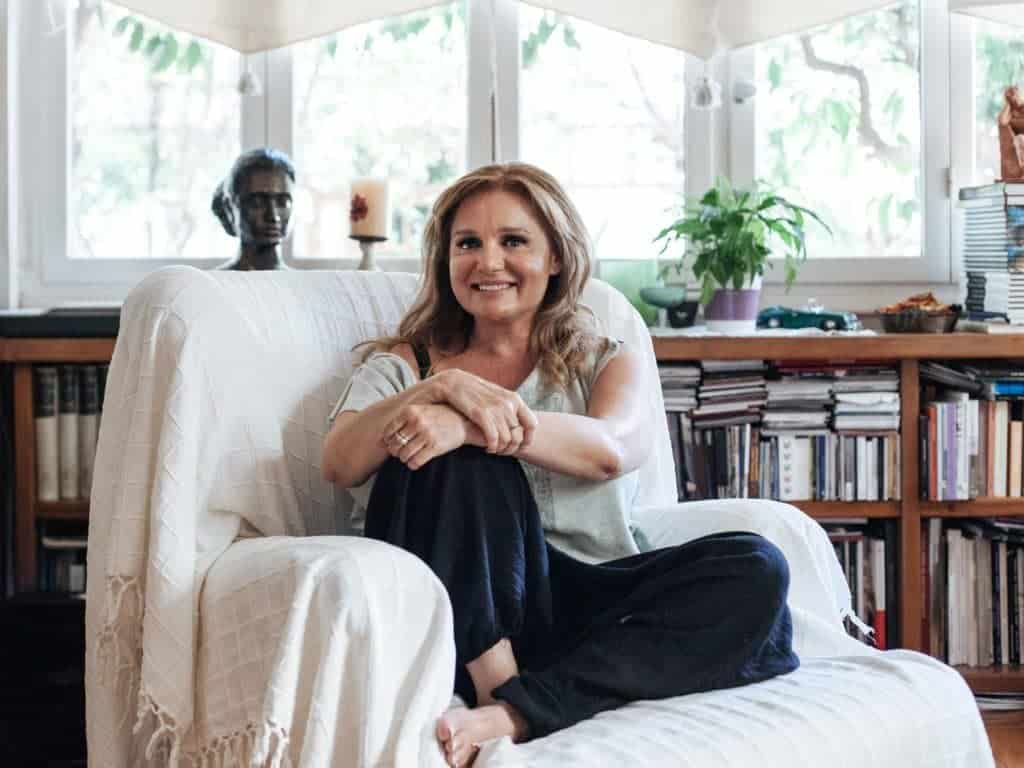 Μαρία Καβογιάννη: Έγινε 68 και γιόρτασε με φίλους και μια τούρτα-έκπληξη από τη Βίκυ Σταυροπούλου (video)