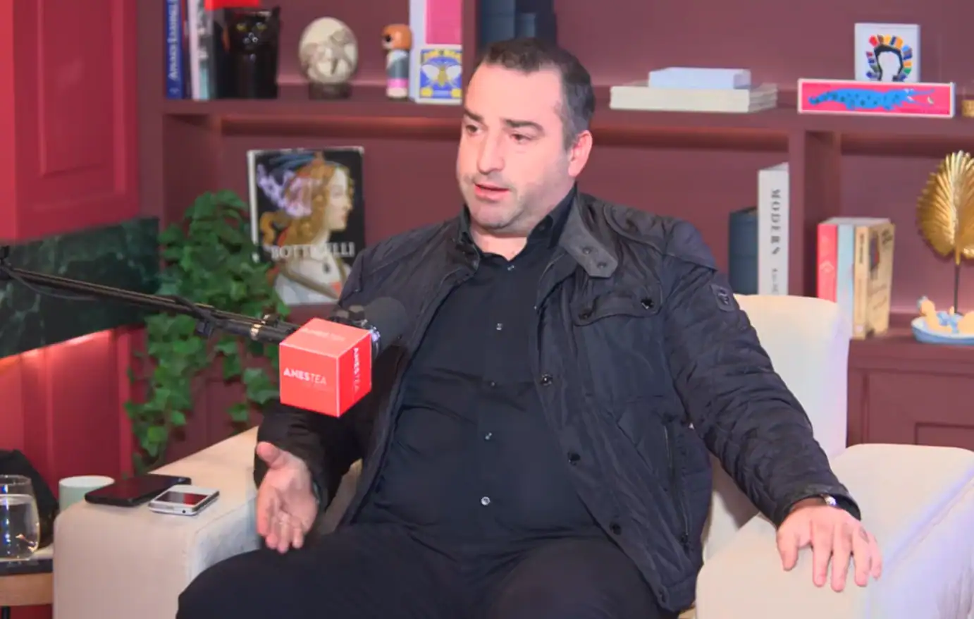 Χάρης Βαφειάς: Δεν ήθελα να κυκλοφορώ με τέτοια αμάξια, Ferrari, Lamborghini, που κάνουν «μπαμ» και στον δρόμο σε δείχνουν