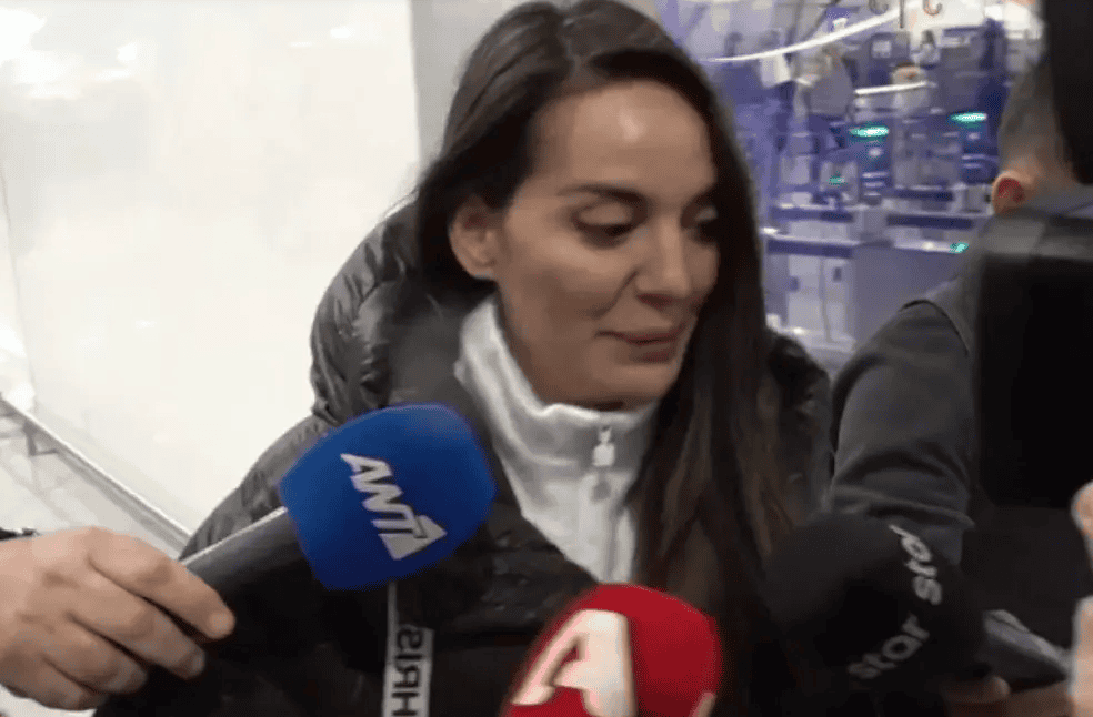 Ρία Ελληνίδου: Κυνηγητό με τους δημοσιογράφους στο αεροδρόμιο- H ερώτηση για τον Αλεξάνδρου