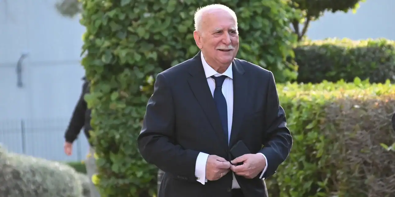 Γιώργος Παπαδάκης: Οι δύο γάμοι, τα τρία αγόρια, η άγνωστη εξομολόγηση και τα εμφράγματα