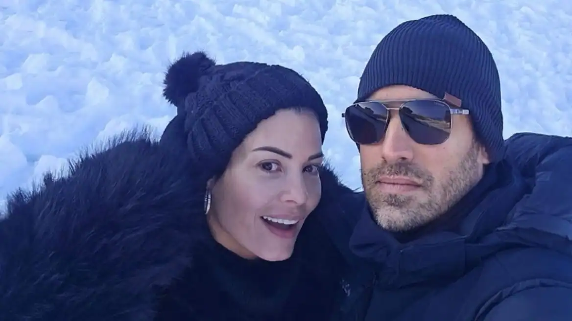 Μαρία Κορινθίου: Υποδέχτηκε την Πρωτοχρονιά στις ιταλικές Άλπεις με μαύρη γούνα δίπλα στον Γιώργο Καραθανάση