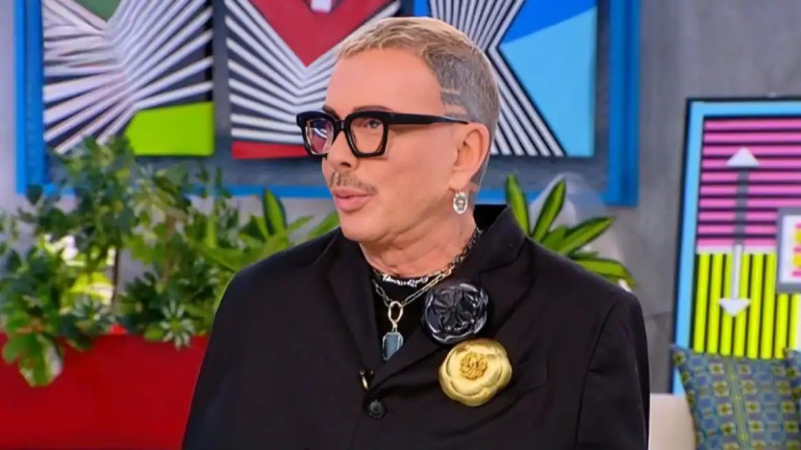 Λάκης Γαβαλάς: Θα σχεδιάσω ταφόπλακες – Δεν θα τις υπογράφω