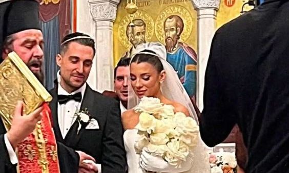 Σάκης Κατσούλης – Μαριαλένα Ρουμελιώτη: Ανέβηκαν τα σκαλιά της εκκλησίας (photos & video)