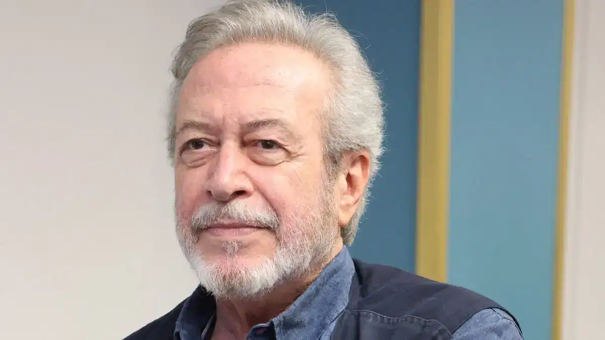 Γρηγόρης Βαλτινός: Η απουσία του πατέρα, η φυγή στην Αμερική, η έλλειψη υγιούς οικογένειας και το θέατρο