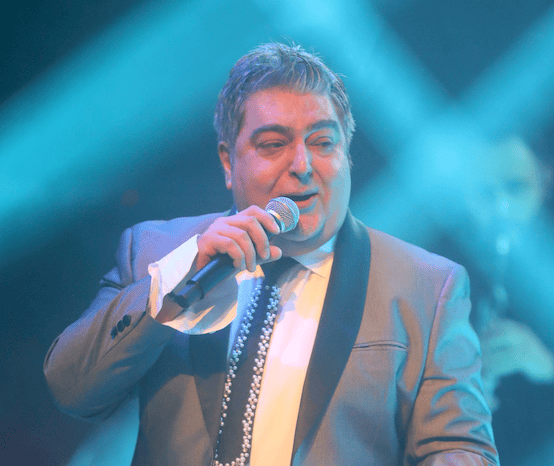 Σώτης Βολάνης: Σάλος με την ξαφνική αποχώρηση του από το νυχτερινό κέντρο που τραγουδά – «Άφησε 60 οικογένειες χωρίς δουλειά»