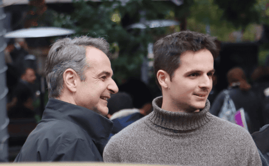 Κυριάκος Μητσοτάκης: Με τον γιο του, Κωνσταντίνο, στο σινεμά να δουν τον «Καποδίστρια»