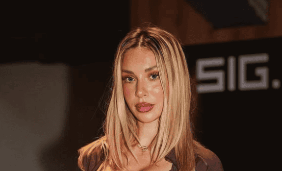 Γαρυφαλλιά Καληφώνη: «Κανείς δεν είναι πλήρης μόνο και μόνο επειδή έτσι φαίνεται…»