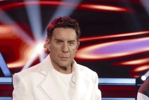 Γιώργος Μαζωνάκης: Τραγούδησε α καπέλα εν μέσω μπλακ άουτ