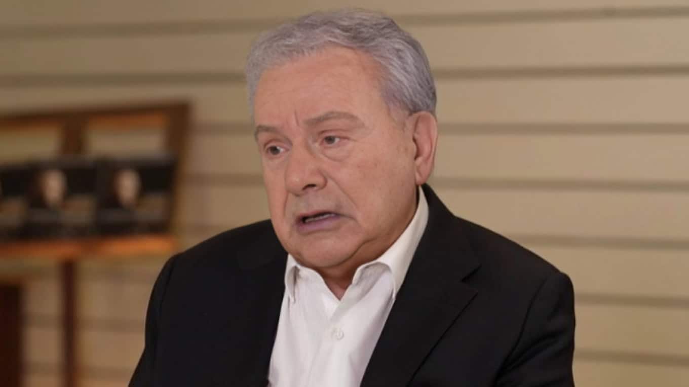 Η απόφαση του Μανώλη Μητσιά: «Θα σταματήσω το τραγούδι, θέλω να φύγω όρθιος»