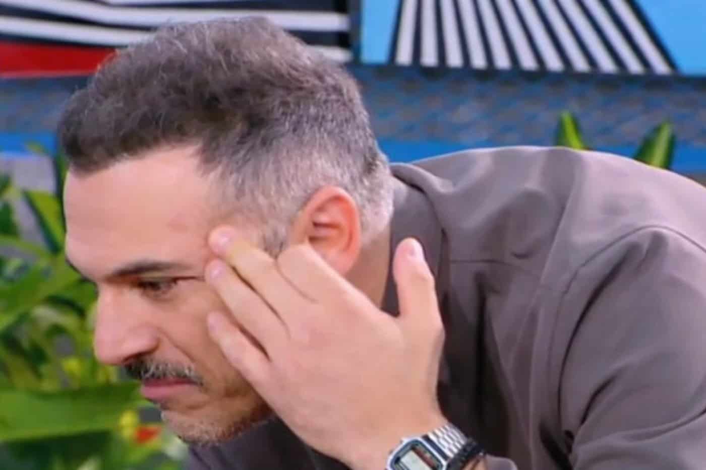 Κώστας Δόξας: «Έχω φάει τρελό ξύλο, ακόμη έχω σημάδια – Έγραφα ψεύτικες συγγνώμες για να γυρίσω στο παιδί μου» (video)