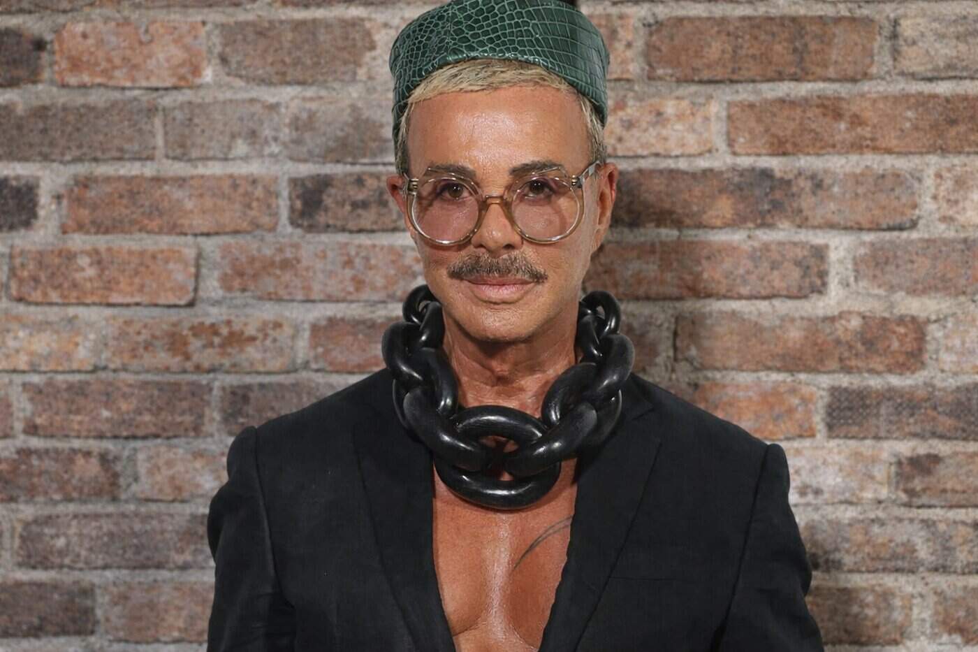 Λάκης Γαβαλάς: Ο κόσμος διψάει για διάσημους στην Ελλάδα – Τόσο πεινασμένοι είμαστε; (video)