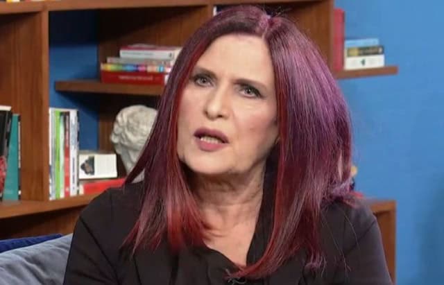 Πωλίνα: Έχω κάνει σχέση με μικρότερο άντρα – Με τον γιο μου έχω υπάρξει πολύ καταπιεστική