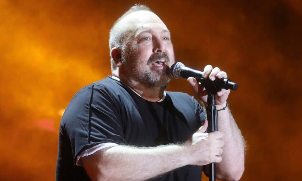 Γιώργος Αλκαίος: Η Eurovision, η απώλεια της γιαγιάς του και η απόφαση να απομονωθεί στη Μήλο