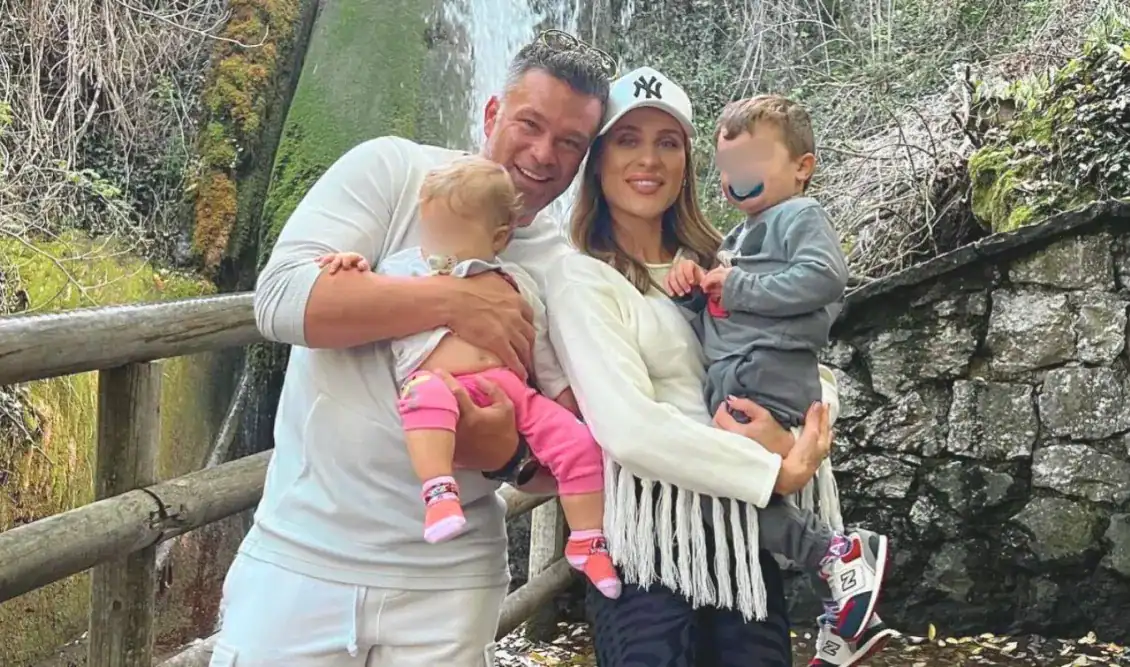 Κώστας Σόμμερ: Επέστρεψε στο σπίτι και τα παιδιά τον υποδέχτηκαν με ανθοδέσμες