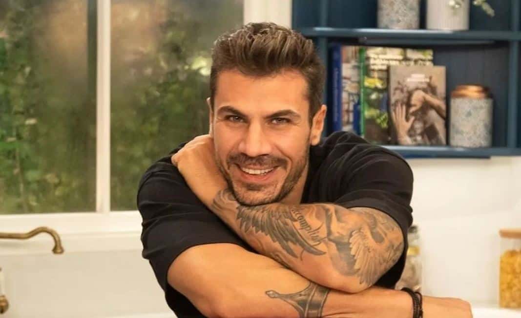 Άκης Πετρετζίκης: Ο πόνος είναι αφόρητος και πρέπει να αναρρώσω – Τι συνέβη