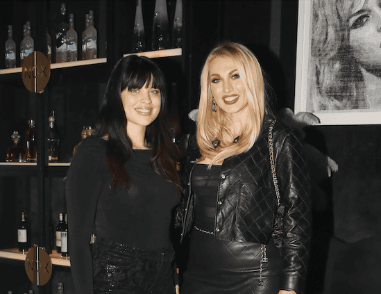 Κωνσταντίνα Σπυροπούλου: Βραδινή έξοδος με την αδερφή της- Εντυπωσίασαν με τα looks τους (Φωτογραφίες)