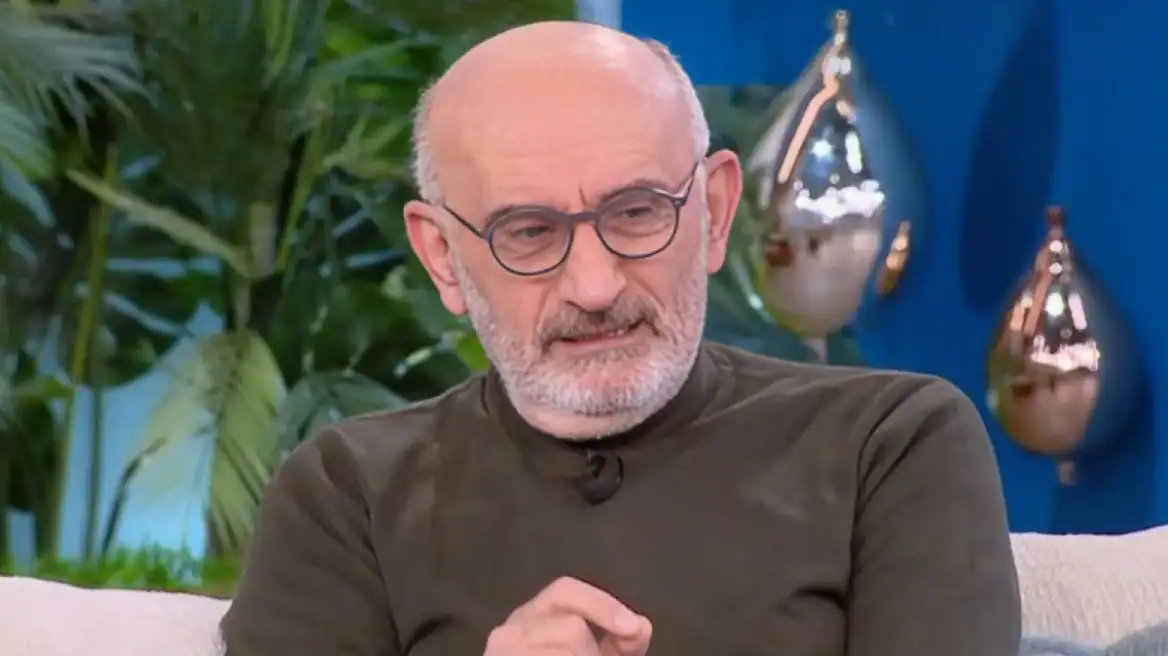 Τάκης Βαμβακίδης: Έφυγε ξαφνικά ο πατέρας μου και δεν του είπα επίσημα το ευχαριστώ – Τι αποκάλυψε για την προσωπική του ζωή