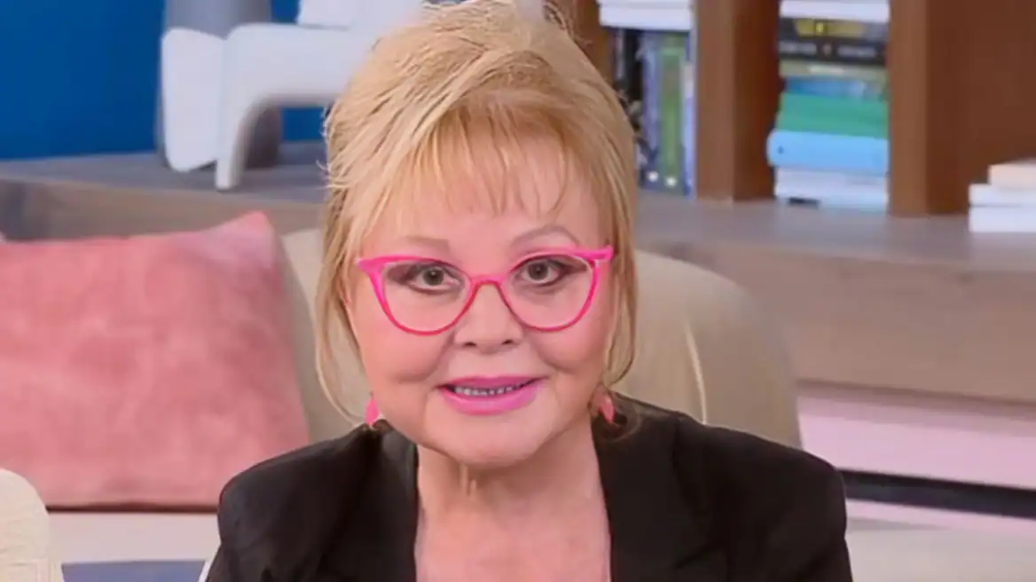 Βίκυ Παγιατάκη: Στο νοσοκομείο η αστρολόγος μετά από αλλεργικό σοκ – Νόμιζα ότι ακόμα είμαι πολύ νέα (video)