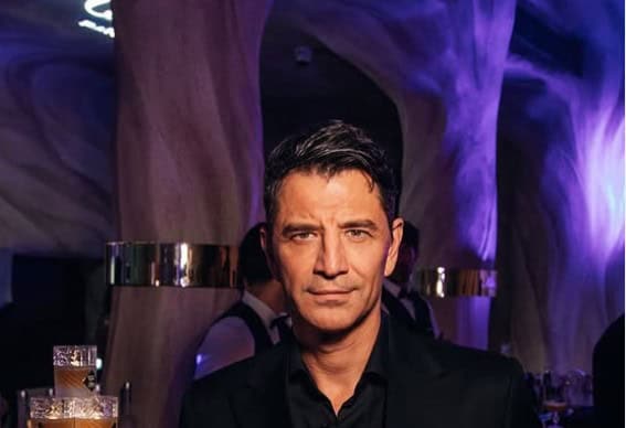 Σάκης Ρουβάς: «Ο Μανόλο έχει βάλει το επί κοντώ στα σπίτια όλης της Ελλάδας» (video)