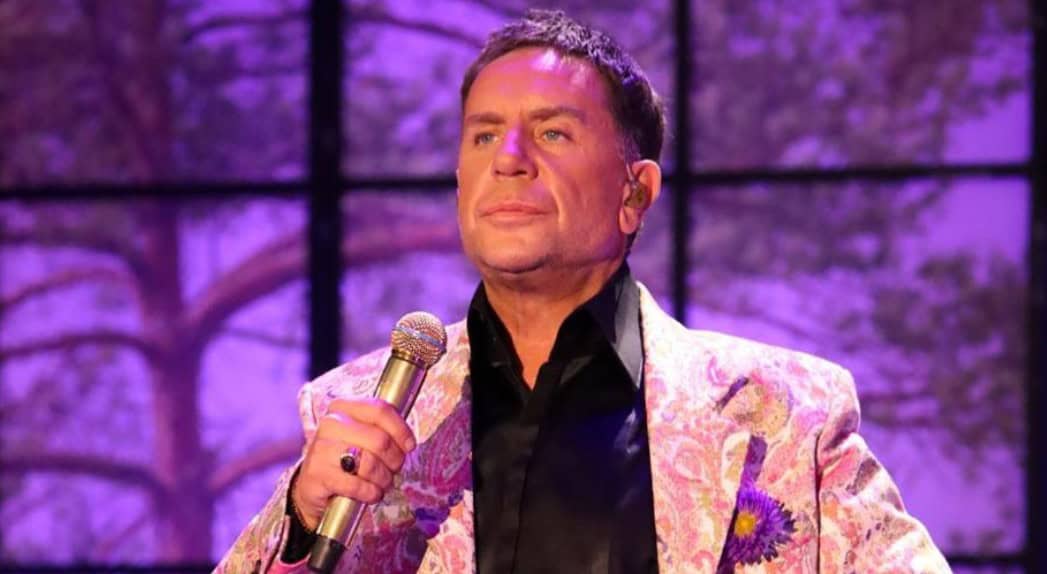 Γιώργος Μαζωνάκης: Επέστρεψε σπίτι του μετά την επέμβαση στη χολή