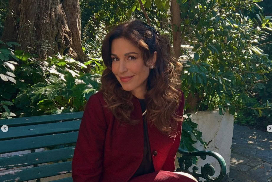 Κατερίνα Παπουτσάκη: «Γιατί να απαγορεύεται ο έρωτας σε μια χωρισμένη 47χρονη μητέρα; Απλώς είναι…» 
