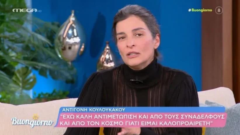 H μεταμόρφωση της Κουλουκάκου: Με άσπρα μαλλιά και χωρίς μακιγιάζ-Γιατί άλλαξε την εμφάνισή της;