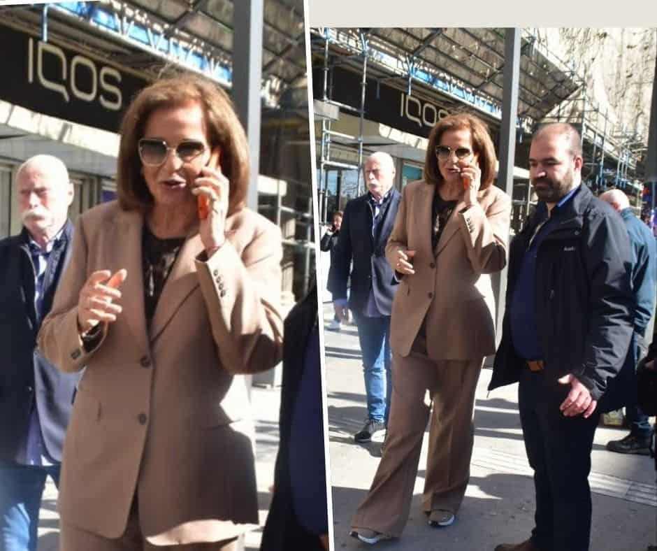 Αποκλειστικό! Ντόρα Μπακογιάννη: Η βόλτα στο κέντρο της Αθήνας, το έντονο τηλεφώνημα και το εντυπωσιακό μπεζ κοστούμι