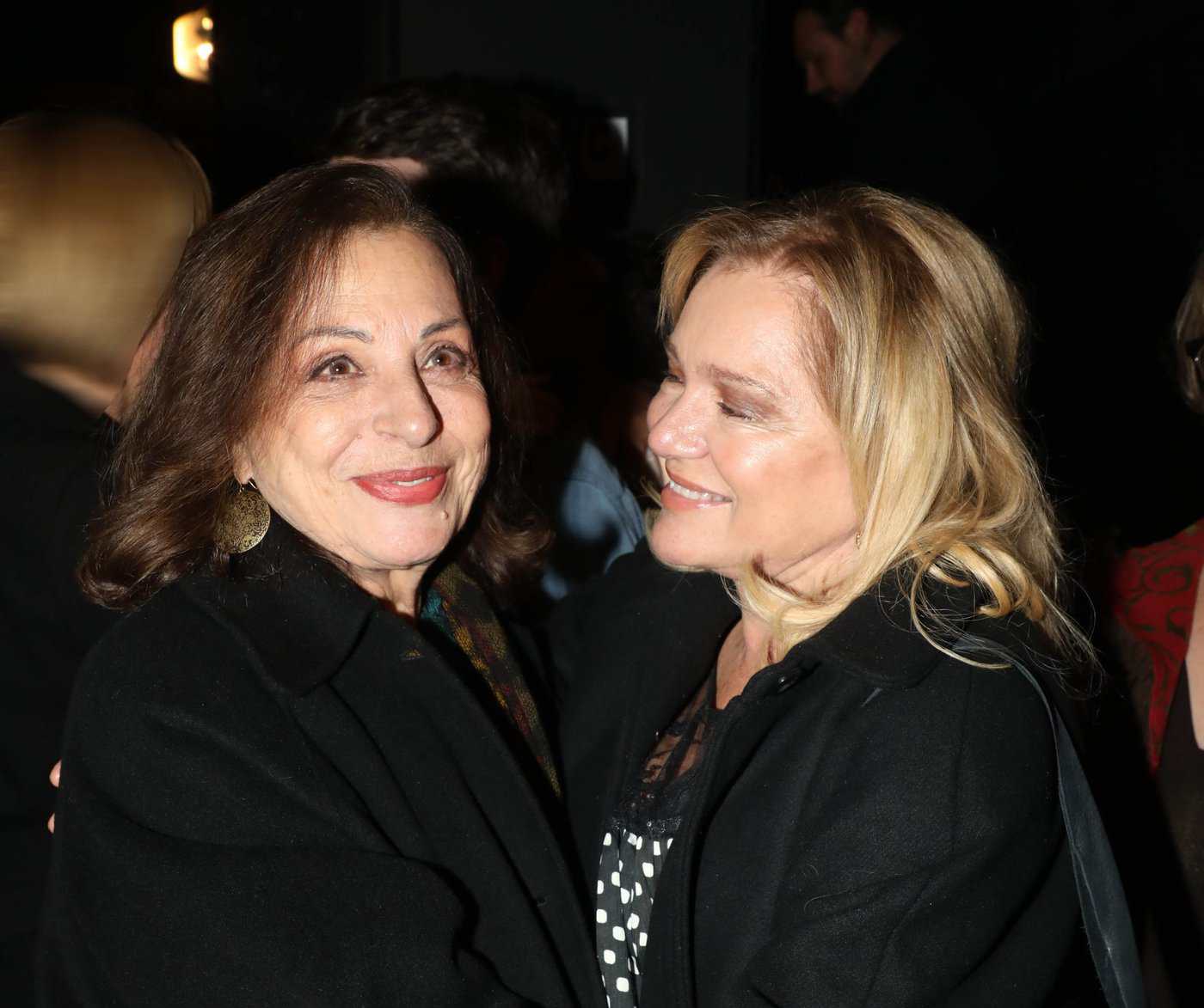 Η αλήθεια για την Χάρις Αλεξίου: Σε Γάλλο γιατρό για τις φωνητικές της χορδές