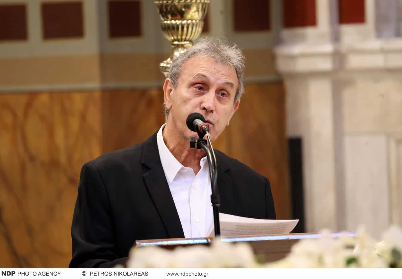 Κηδεία Μαρινέλλας: Καθηλώνει ο επικήδειος του Νταλάρα- «Πέταξες στη σκηνή του Ηρωδείου. Καλό ταξίδι μάνα»