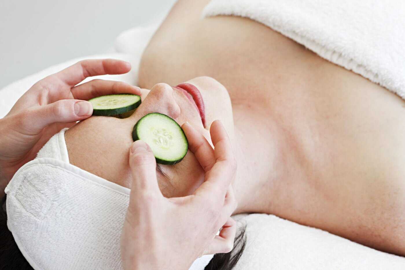 Εύκολη σπιτική μάσκα ματιών για μείωση του πρηξίματος