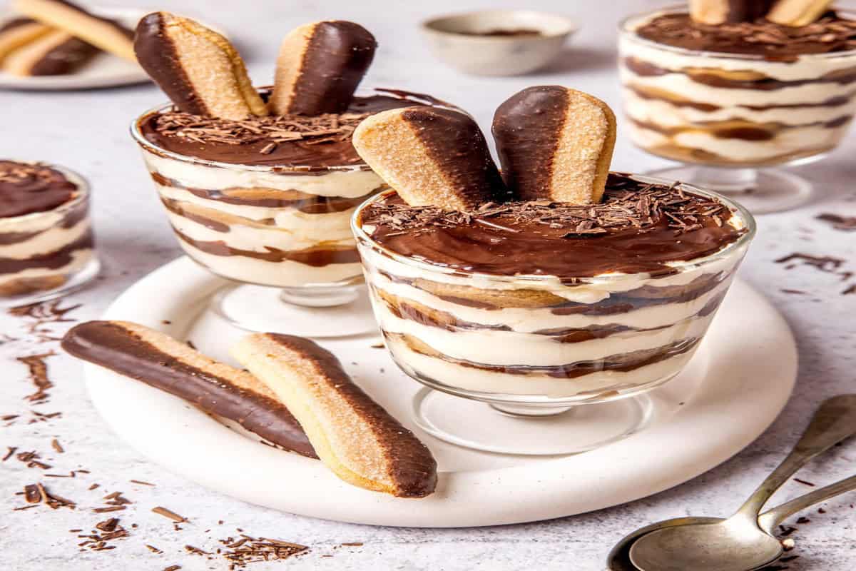 Τιραμισού με γιαούρτι – Το ελαφρύ γλυκό που θα απολαύσεις χωρίς τύψεις (video)