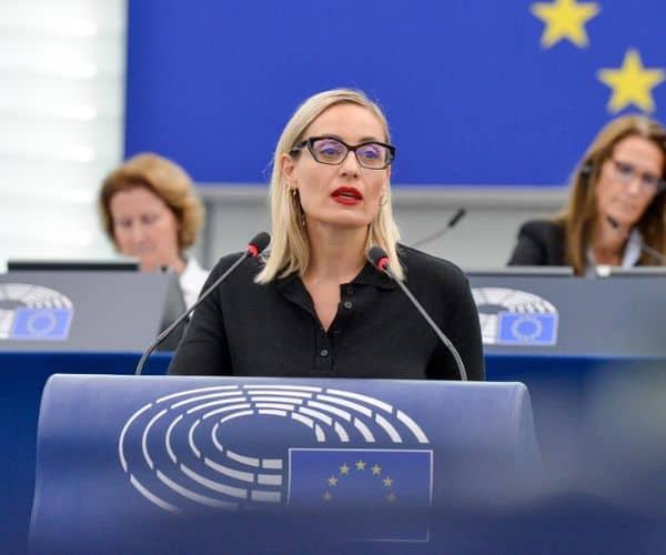 Ελεονώρα Μελέτη: «3.500 παιδιά κάθε μήνα θύματα κακοποίησης στο διαδίκτυο- Τα παιδιά μας θα σκεφτούμε, όχι τις πλατφόρμες»