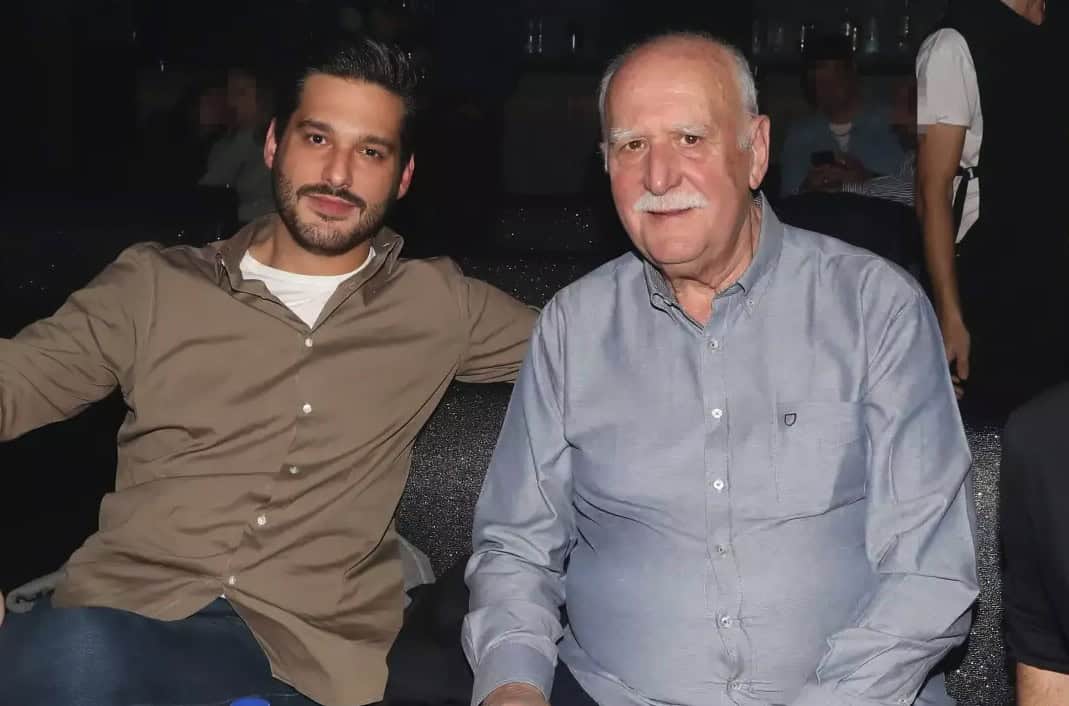 Φοίβος Παπαδάκης: H πρώτη έξοδος με την καλλονή σύντροφό του 2 μήνες μετά τον θάνατο του πατέρα του (Φωτογραφία)