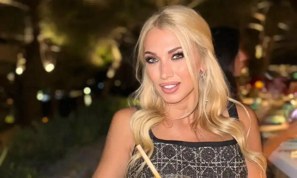 Κωνσταντίνα Σπυροπούλου: Απόδραση στα χιόνια για την παρουσιάστρια και την παρέα της (photos)