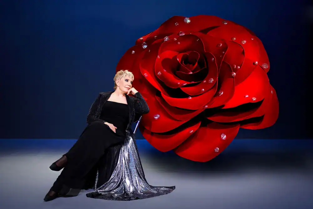 Έλλη Κοκκίνου για Μαρινέλλα: Πάντα όταν την έβλεπα, γονάτιζα στα πόδια της, σαν να ήμουν ένα πολύ μικρό παιδάκι (video)