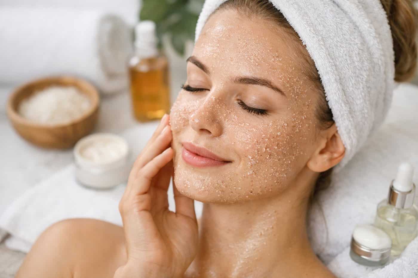 Πόσο συχνά πρέπει να κάνουμε πίλινγκ στο πρόσωπό μας;