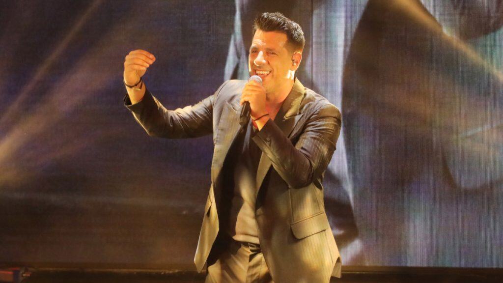 J2US: Η στιγμή του Φέρρη με τη μητέρα του που συγκίνησε το κοινό (video)