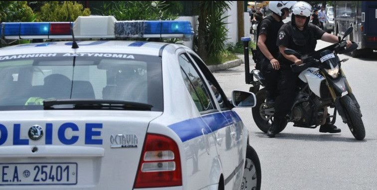 Συνελήφθη γνωστός τράπερ μετά από καταδίωξη στα Πατήσια