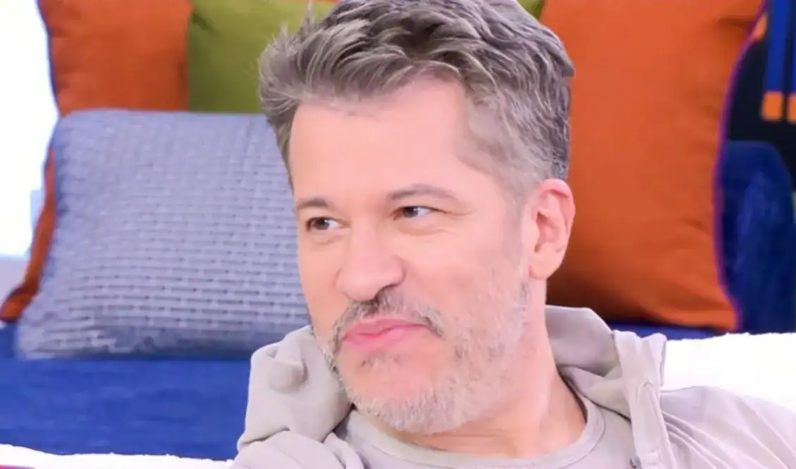 Χάρης Βαρθακούρης: Ήμουν ένα κούτσουρο στην εκπομπή -Δεν βλέπω ελληνική τηλεόραση (video)