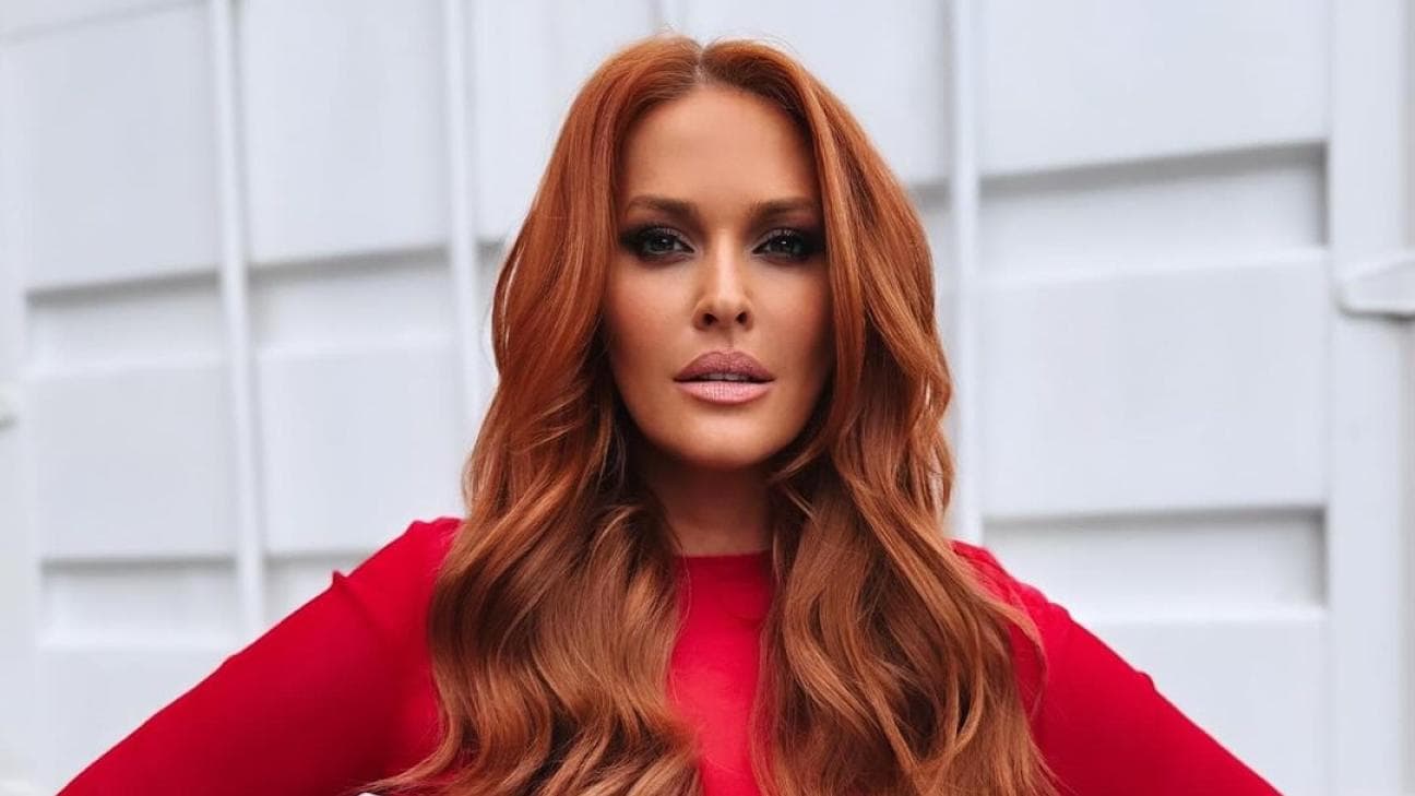 Η Σίσσυ Χρηστίδου βγαίνει βόλτα τον σκύλο της… με αποκριάτικο look (video)