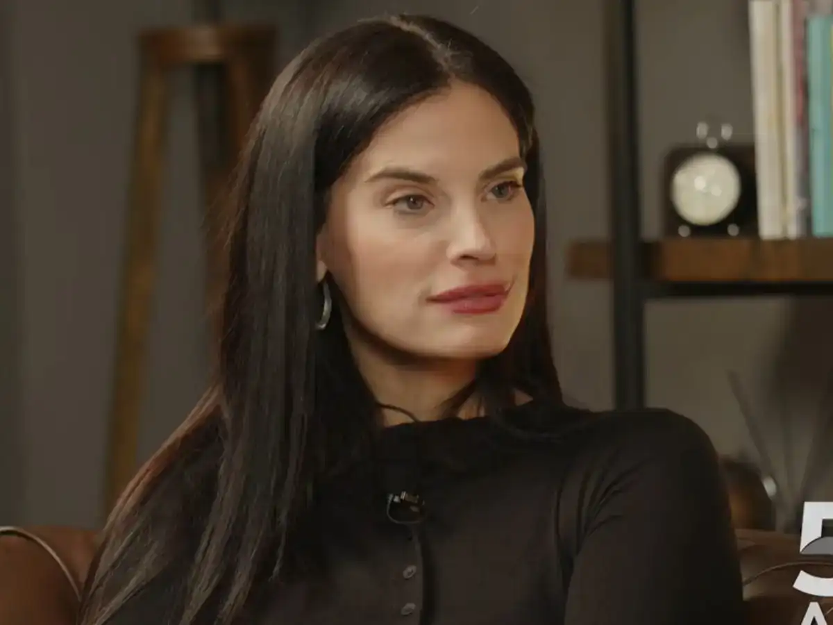 Χριστίνα Μπόμπα: Ο Σάκης ήταν ένας πολύ προβεβλημένος άνθρωπος και εγώ μια κοπέλα 26 χρονών – Eξερευνούσα ποια είμαι