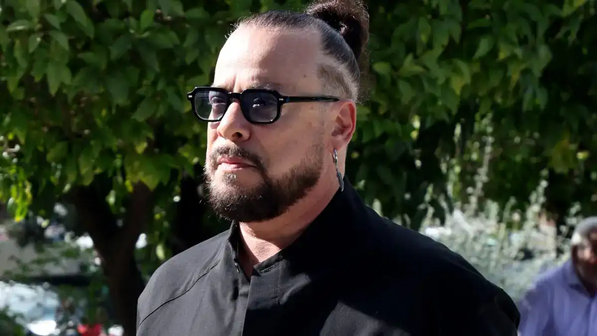 Χρήστος Δάντης: Διακόπτει τις συναυλίες του για ενάμιση μήνα μετά από σοβαρό κάταγμα στο χέρι