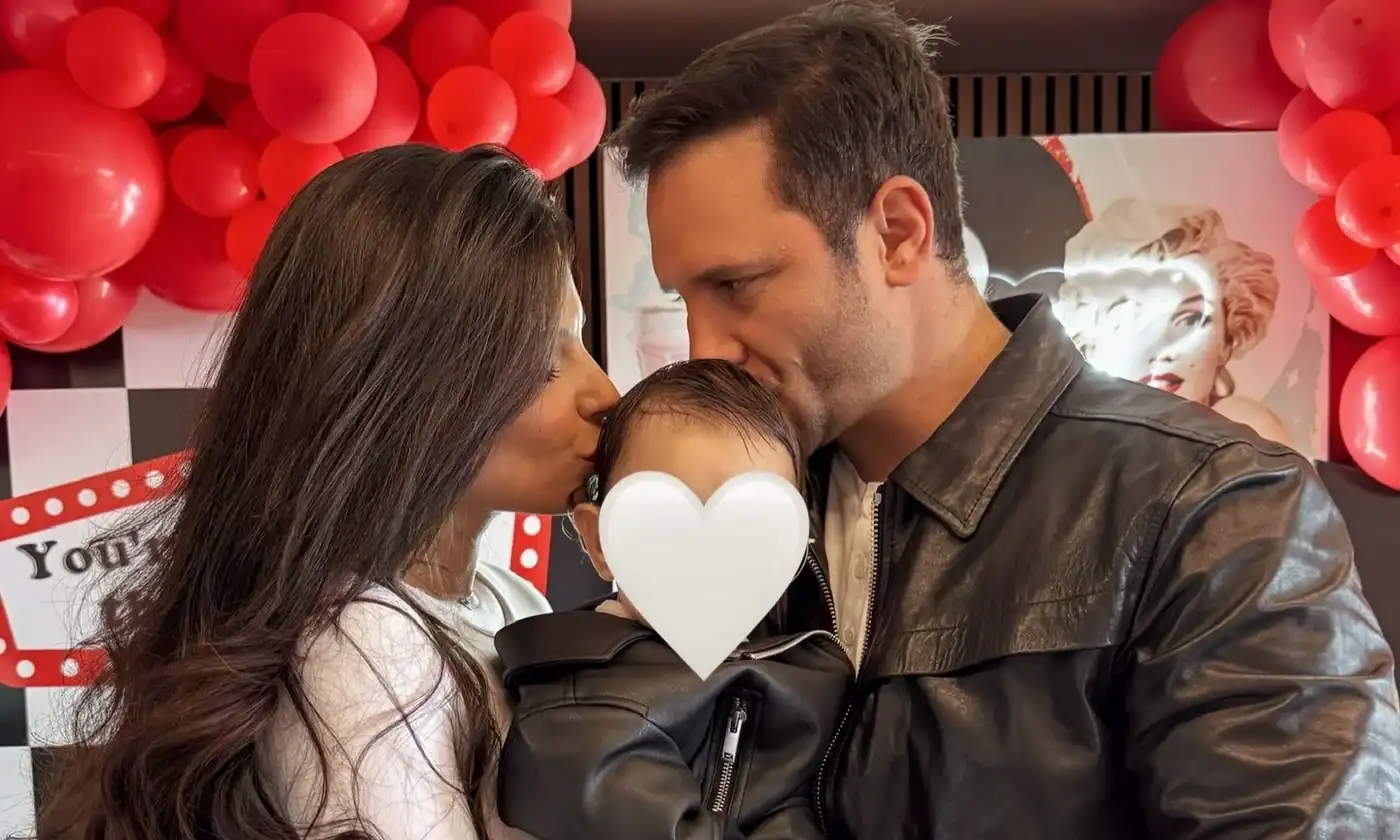 Ευθύμης Ζησάκης & Χρύσα Παπαλελούδη: Ρετρό πάρτι με έμπνευση από το Grease για τα πρώτα γενέθλια του γιου τους