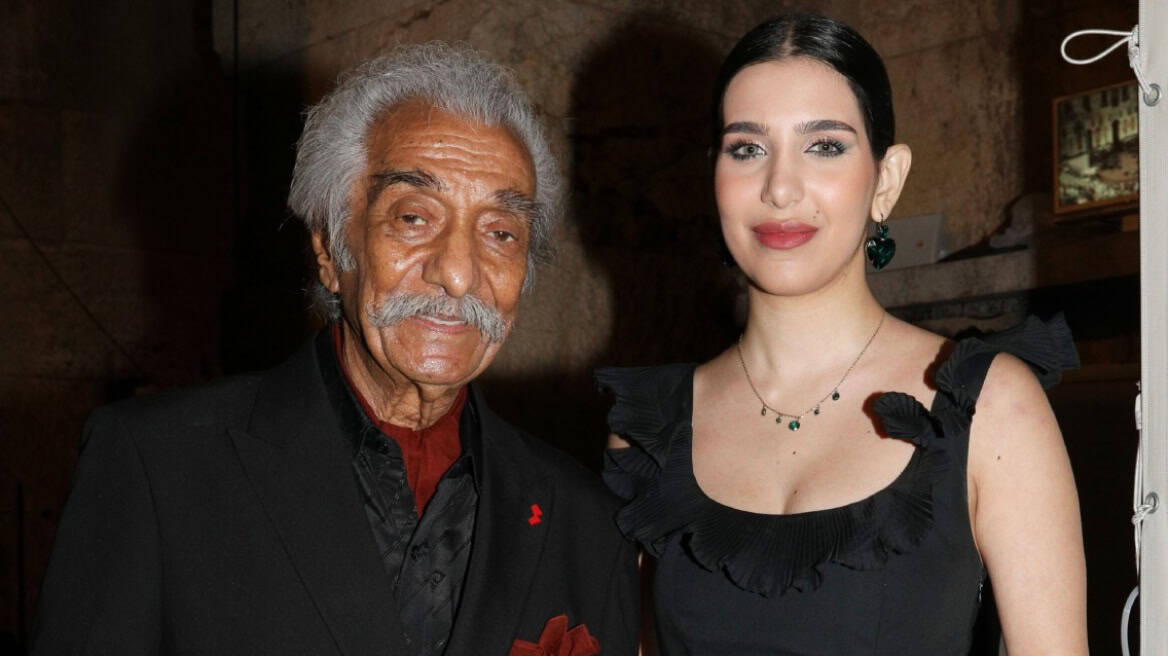 J2US: Η σκηνή που συγκίνησε – Ο Κώστας Χατζής τραγούδησε με την κόρη του (video)